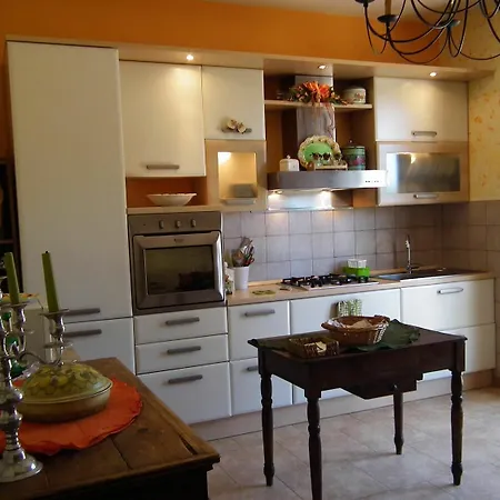 With One Bedroom In Viareggio, With Wonderful Mountain View Lägenhet